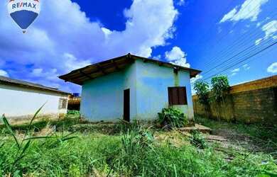 Imagem: A casa possui 2 Dormitórios, 1 Banheiro, 2 Vagas na garagem