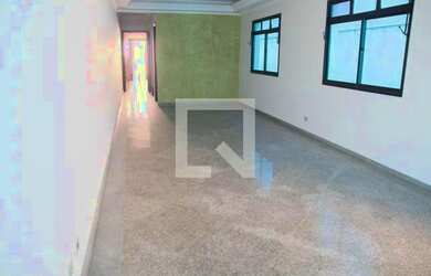 Imagem: A casa possui 3 Dormitórios, 3 Banheiros, 2 Vagas na garagem