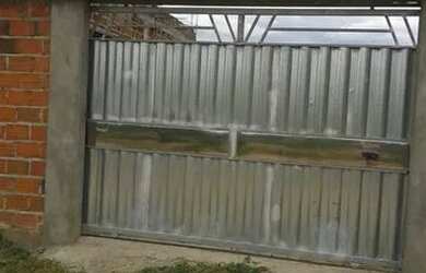 Imagem: A casa possui 2 Dormitórios, 2 Banheiros, 5 Vagas na garagem