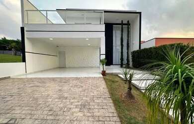 Imagem: A casa em condomínio possui 4 Dormitórios, 3 Banheiros, 4