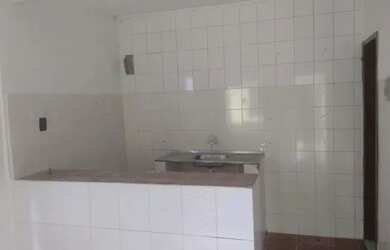 Imagem: A casa possui 1 Dormitório e 1 Banheiro e está localizado