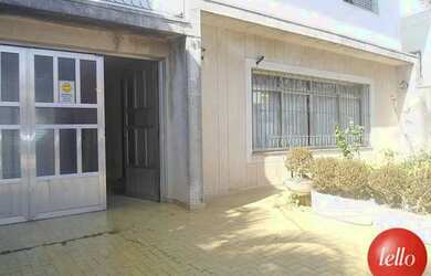 Imagem: A casa possui 3 Dormitórios, 3 Banheiros, 4 Vagas na garagem