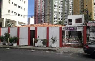 Imagem: Casa térrea e solta em rua pública para venda na Pituba !