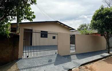 Imagem: A casa possui 2 Dormitórios, 1 Banheiro e está localizado