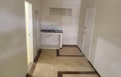 Imagem: A casa possui 2 Dormitórios e 1 Banheiro e está localizado