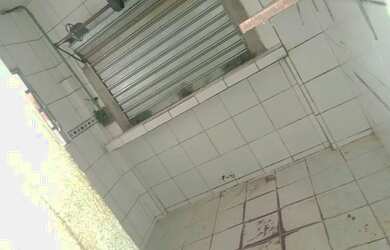 Imagem: A casa possui 1 Dormitório, 1 Banheiro, 1 Vaga na garagem