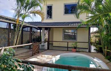 Imagem: A casa em condomínio possui 4 Dormitórios, 3 Banheiros, 2