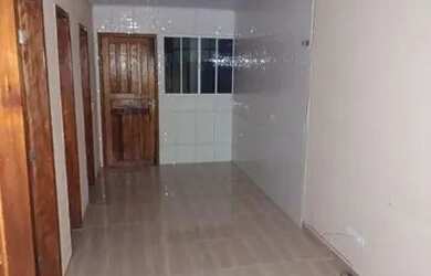 Imagem: A casa possui 2 Dormitórios, 1 Banheiro, 1 Vaga na garagem