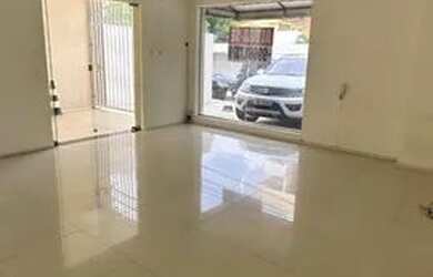 Imagem: O depósito possui 4 Vagas na garagem, 26m² de Área e está