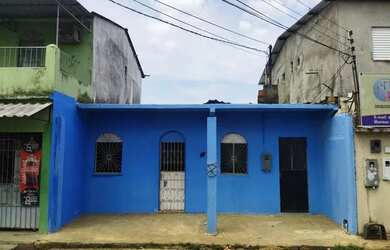 Imagem: A casa possui 4 Dormitórios, 2 Banheiros e está localizado