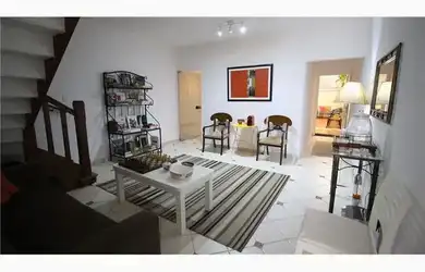 Imagem: A casa possui 3 Dormitórios, 3 Banheiros, 120m² de Área e