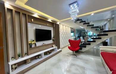 Imagem: A casa possui 3 Dormitórios, 3 Banheiros, 2 Vagas na garagem