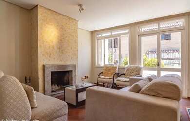 Imagem: A casa em condomínio possui 3 Dormitórios, 3 Banheiros, 2