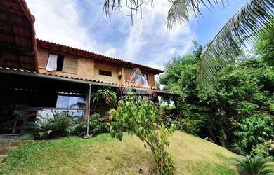 Imagem: A casa em condomínio possui 4 Dormitórios, 3 Banheiros, 4