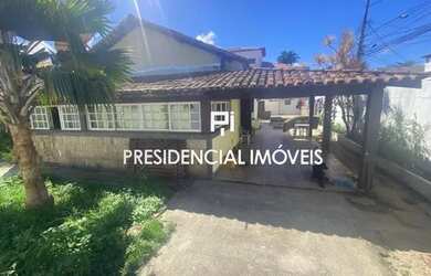 Imagem: A casa possui 3 Dormitórios, 2 Banheiros, 450m² de Área e