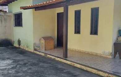 Imagem: A casa possui 3 Dormitórios, 3 Banheiros, 2 Vagas na garagem