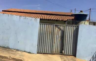 Imagem: A casa possui 2 Dormitórios, 2 Banheiros, 1 Vaga na garagem