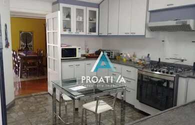 Imagem: O apartamento possui 3 Dormitórios, 1 Banheiro, 3 Vagas na