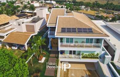 Imagem: A casa em condomínio possui 4 Dormitórios, 5 Banheiros, 4