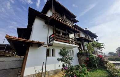 Imagem: A casa possui 5 Dormitórios, 5 Banheiros, 5 Vagas na garagem