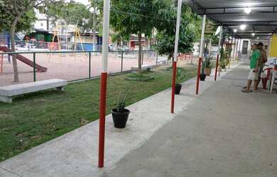 Imagem 2: Trailer. 5 Vagas na garagem