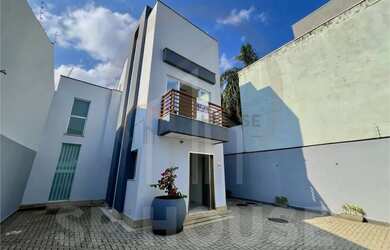 Imagem: O depósito possui 5 Vagas na garagem, 137m² de Área e está