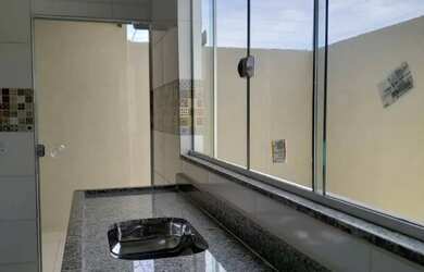 Imagem: A casa possui 2 Dormitórios, 2 Banheiros, 1 Vaga na garagem