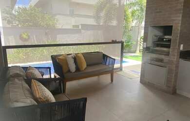 Imagem: A casa em condomínio possui 4 Dormitórios, 5 Banheiros, 4