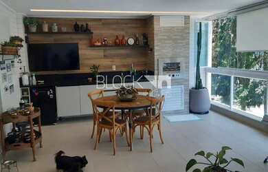 Imagem: O apartamento possui 3 Dormitórios, 5 Banheiros, 3 Vagas na