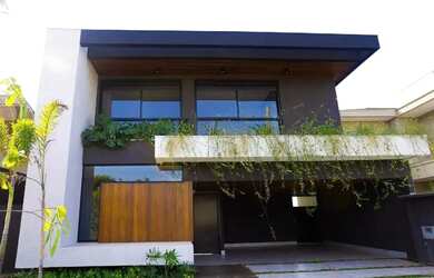 Imagem: A casa possui 3 Dormitórios, 4 Banheiros, 4 Vagas na garagem