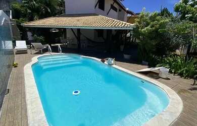 Imagem: A casa possui 4 Dormitórios, 4 Banheiros, 2 Vagas na garagem