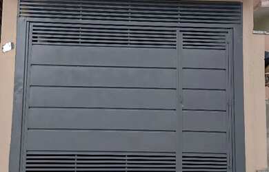 Imagem: A casa possui 4 Dormitórios, 4 Banheiros, 1 Vaga na garagem