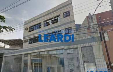 Imagem: O depósito para alugar possui 2 Vagas na garagem e 727m² de