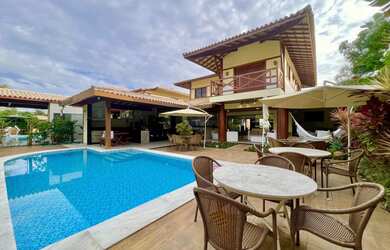 Imagem: A casa em condomínio possui 5 Dormitórios, 5 Banheiros, 3