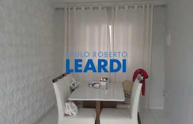 Imagem: A casa possui 3 Dormitórios, 2 Banheiros, 3 Vagas na garagem