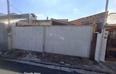 Imagem: A casa possui 4 Dormitórios, 2 Banheiros, 3 Vagas na garagem