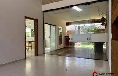 Imagem: A casa em condomínio possui 4 Dormitórios, 5 Banheiros, 5