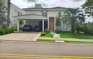 Imagem: A casa em condomínio possui 4 Dormitórios, 5 Banheiros, 4