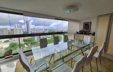 Imagem: O apartamento possui 4 Dormitórios, 5 Banheiros, 3 Vagas na