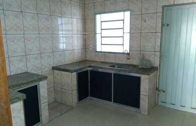 Imagem: A casa possui 5 Dormitórios, 3 Banheiros, 3 Vagas na garagem