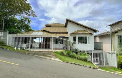 Imagem: A casa em condomínio possui 3 Dormitórios, 2 Banheiros, 5
