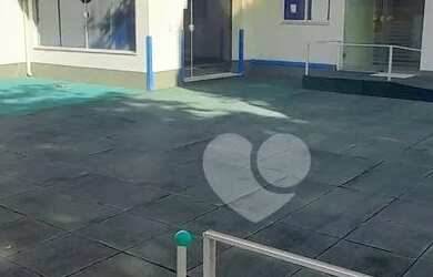 Imagem: O depósito possui 4 Vagas na garagem, 198m² de Área e está