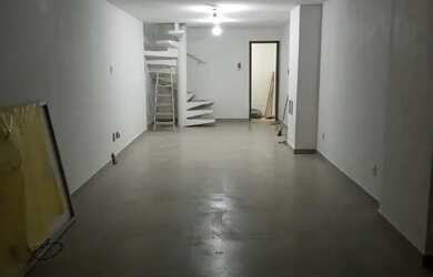 Imagem: O depósito possui 1 Vaga na garagem e 53m² de Área e está