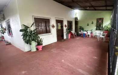 Imagem: A casa possui 2 Dormitórios, 1 Banheiro e 2 Vagas na garagem