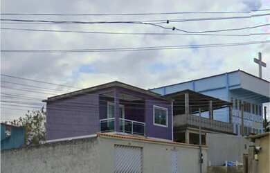 Imagem: A casa possui 2 Dormitórios, 2 Banheiros, 2 Vagas na garagem