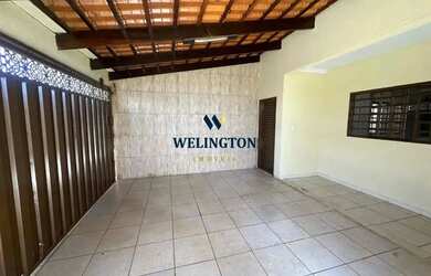 Imagem: A casa possui 2 Dormitórios, 1 Banheiro, 2 Vagas na garagem