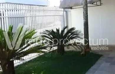 Imagem: A casa possui 5 Dormitórios, 4 Banheiros e 441m² de Área