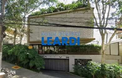 Imagem: O depósito possui 3 Vagas na garagem, 222m² de Área e está