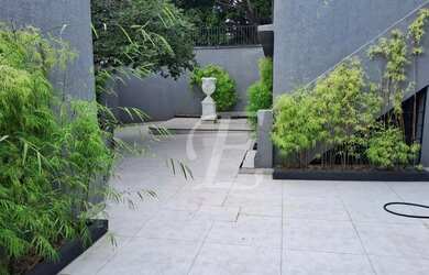 Imagem: O depósito possui 5 Vagas na garagem, 450m² de Área e está