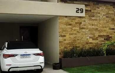 Imagem: A casa em condomínio possui 3 Dormitórios, 3 Banheiros, 2